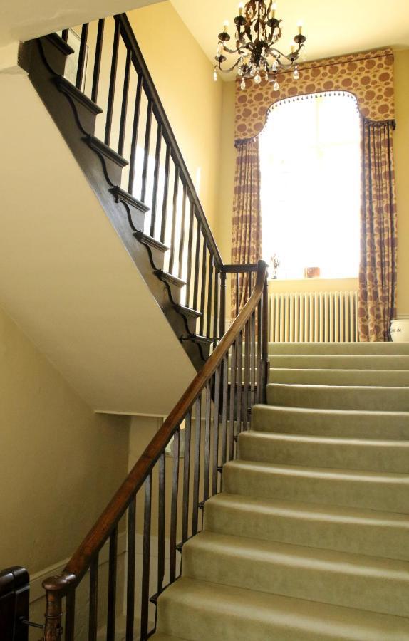 Bed and Breakfast Aylworth Manor Naunton Экстерьер фото